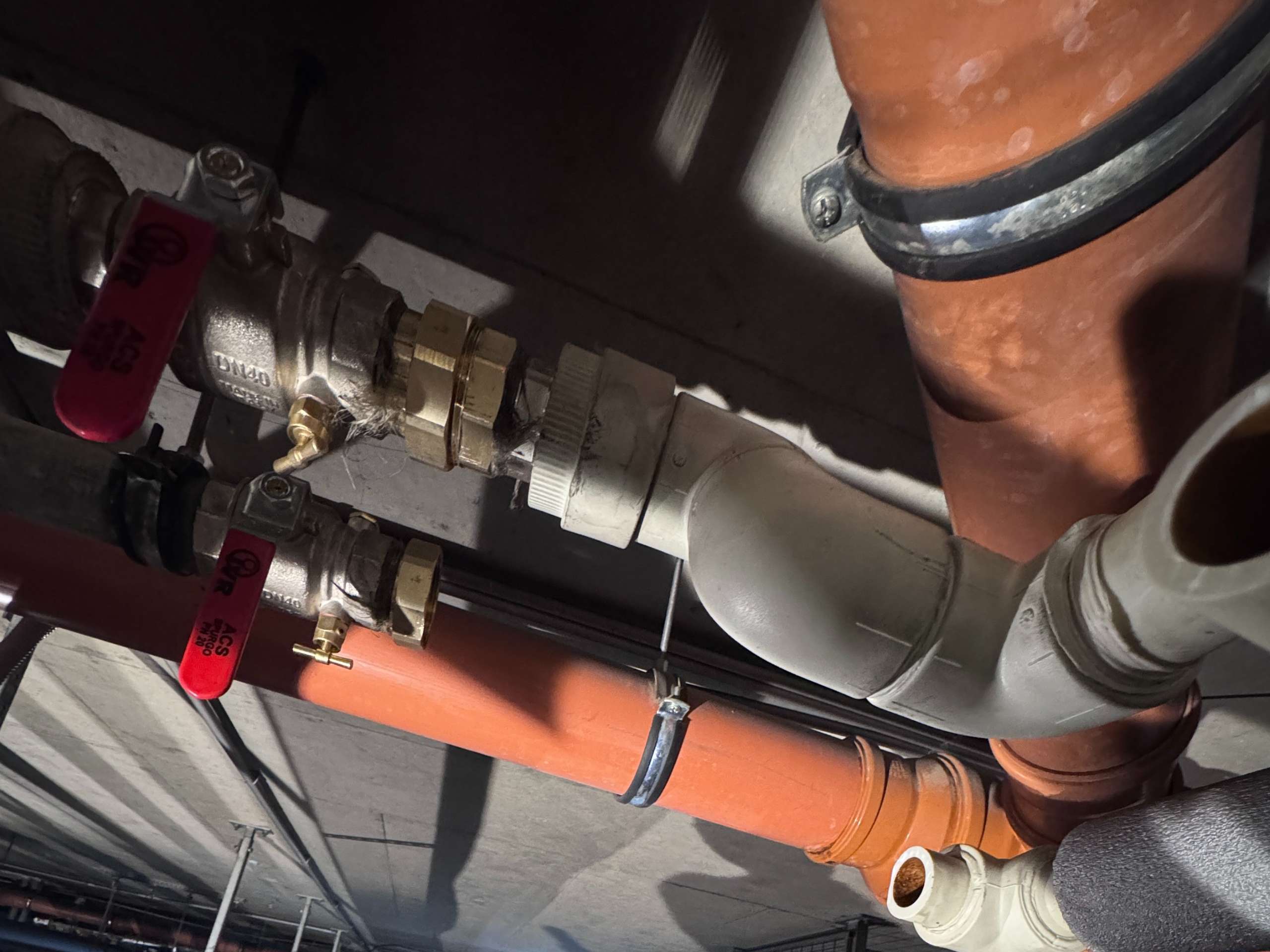 Napojení na hlavní řad a šachty Praha - Dino Group s.r.o.